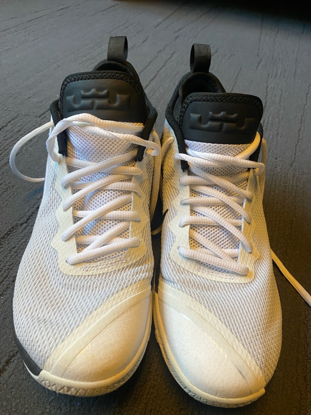 Nike Men's White and Black Basketball Sneakers